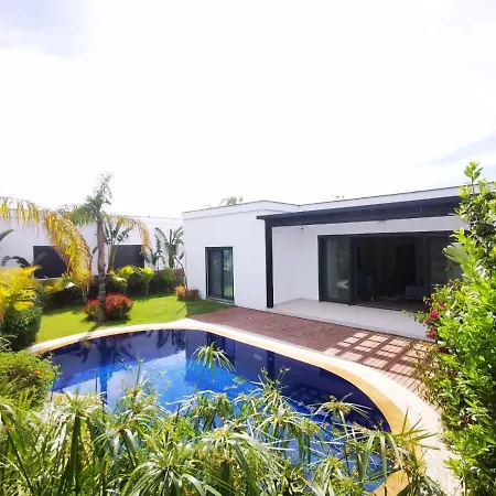 Villa Tiana Vila *