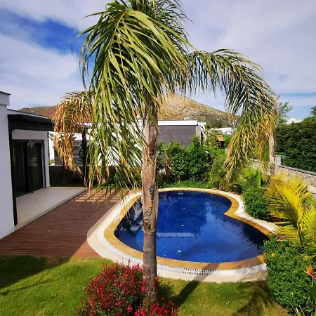 Villa Tiana Vila *